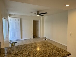 302 Sycamore Rd in San Diego, CA - Foto de edificio - Building Photo