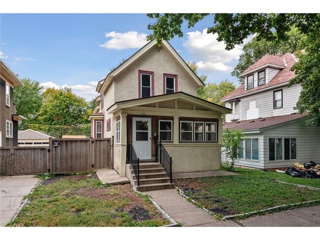 property at 1033 15th Ave SE
