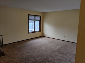 1465 Whispering Ct, Unit 2 in Hastings, MN - Foto de edificio - Building Photo