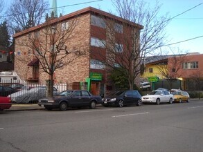 5029 Roosevelt Way NE in Seattle, WA - Building Photo - Building Photo