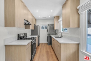 1810 Santa Ynez St in Los Angeles, CA - Building Photo