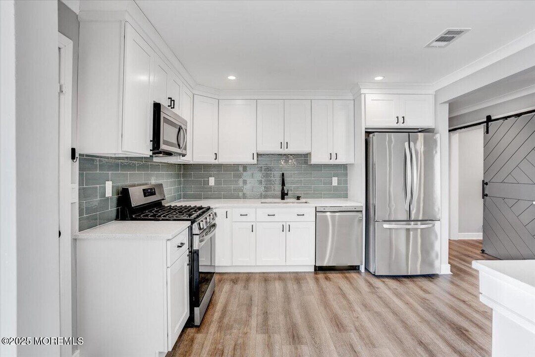 13 Seagull Ln in Howell, NJ - Building Photo