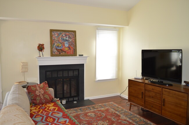 4531 28th Rd S, Unit Apt C in Arlington, VA - Building Photo - Building Photo