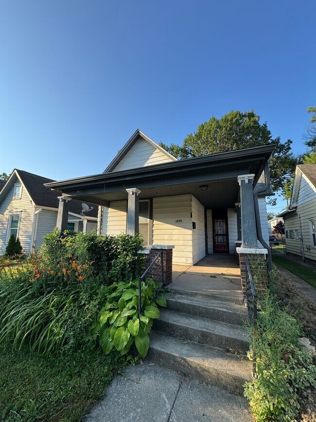 1823 Hoyt Ave in Indianapolis, IN - Building Photo - Building Photo
