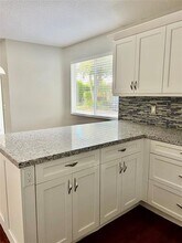 6746 Via Regina in Boca Raton, FL - Foto de edificio - Building Photo