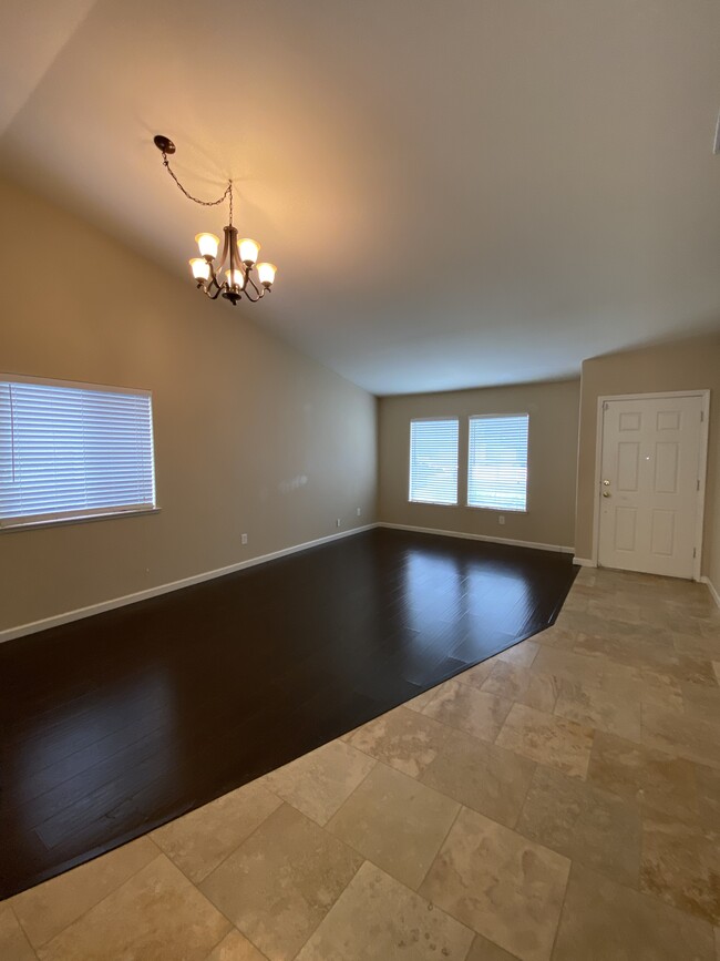 1509 Lathwell Way in Roseville, CA - Building Photo - Building Photo