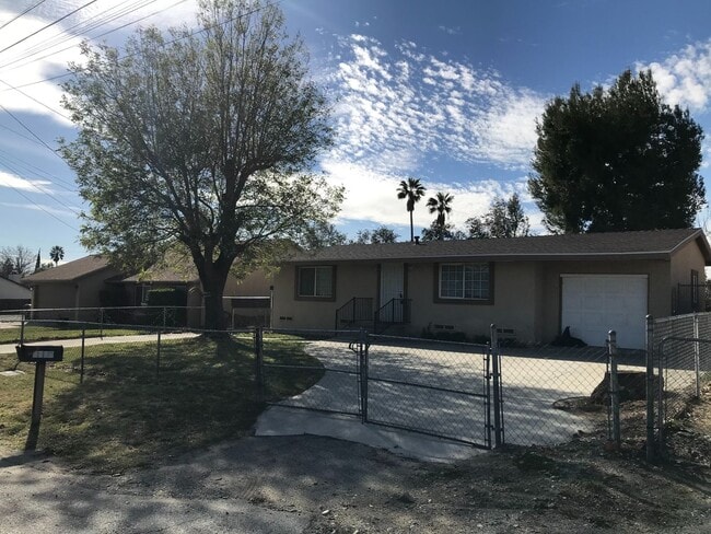 7760 Aspen Ave in Fontana, CA - Building Photo - Building Photo