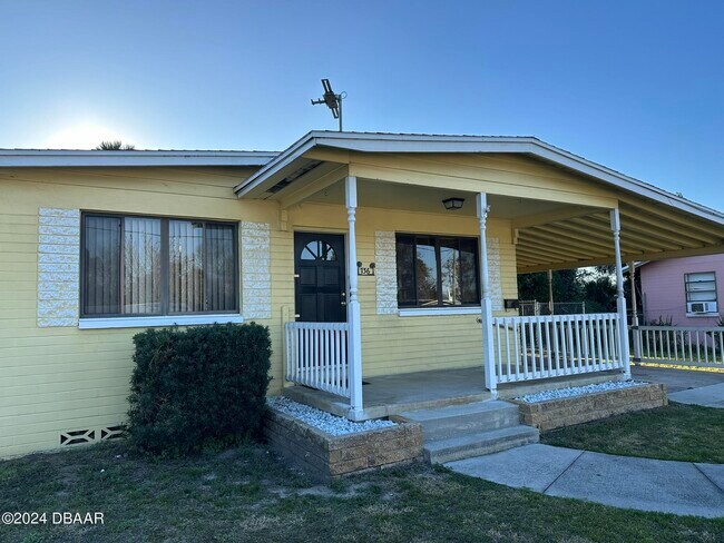 736 White St in Daytona Beach, FL - Building Photo - Building Photo