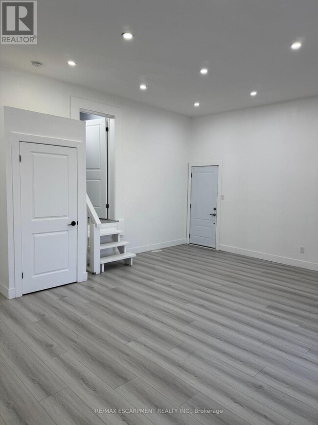 property at 161 Kenilworth Ave N