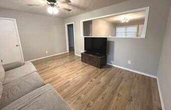 2009 43rd St in Lubbock, TX - Building Photo - Building Photo