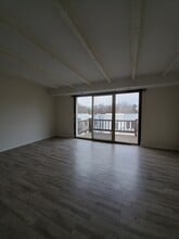 1675 Cedarwood Dr, Unit L in Westlake, OH - Foto de edificio - Building Photo