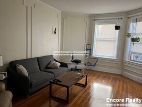 94 Maple St in Malden, MA - Foto de edificio - Building Photo