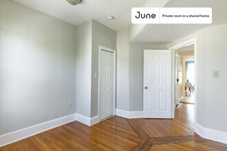 Private bedroom in 3 bed/1 bath Home in Boston, MA - Building Photo - Building Photo