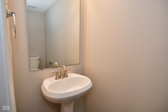 10046 Sapphire Berry Ln in Fishers, IN - Building Photo - Building Photo