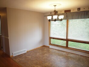 5551 Thunderbird Cir NW in Canton, OH - Building Photo - Building Photo