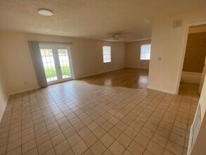 19 Woodston Ln in Palm Coast, FL - Building Photo - Building Photo