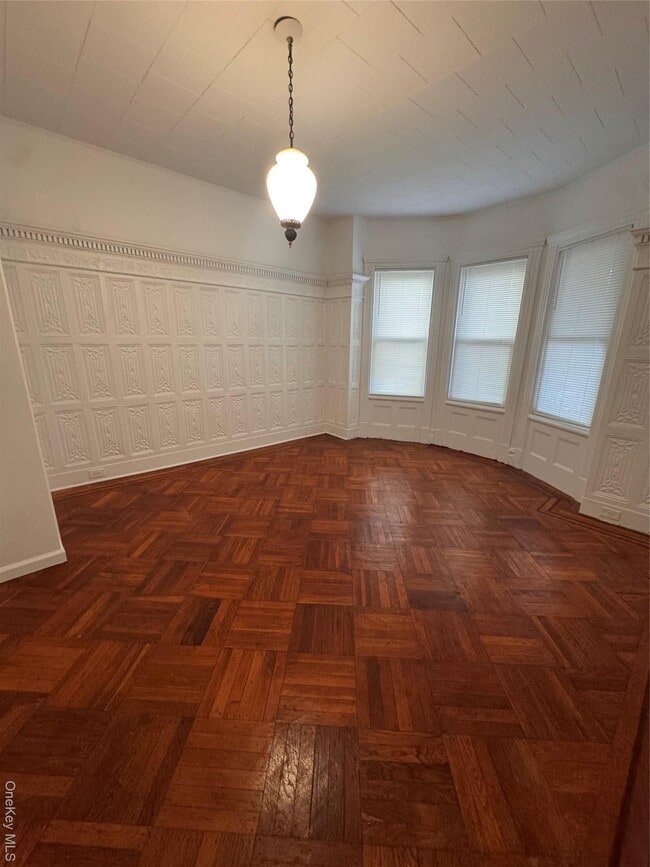 516 Morris Park Ave in Bronx, NY - Foto de edificio - Building Photo