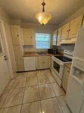 2060 NW 81st Ave in Pembroke Pines, FL - Building Photo - Building Photo
