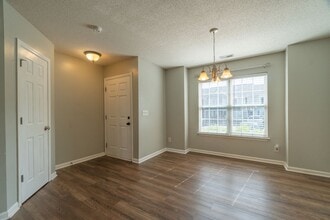 105 Silhouette Dr in Greensboro, NC - Building Photo - Building Photo