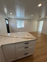 1553 W 106th St, Unit A in Los Angeles, CA - Foto de edificio - Building Photo