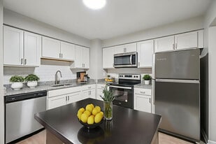 Glens of Bloomfield in Bloomfield Hills, MI - Building Photo