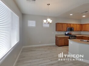 10753 Tuckermans Ave in Las Vegas, NV - Building Photo - Building Photo