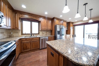 1417 Raleigh Dr in Burnsville, MN - Building Photo - Building Photo