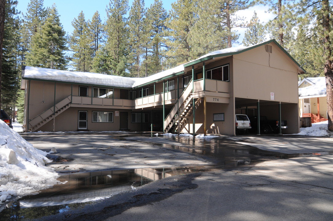 774 Eloise in South Lake Tahoe, CA - Foto de edificio