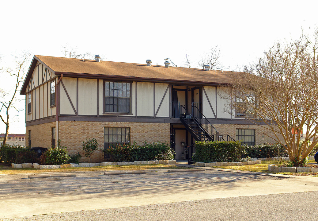 819 Perryman St in New Braunfels, TX - Building Photo