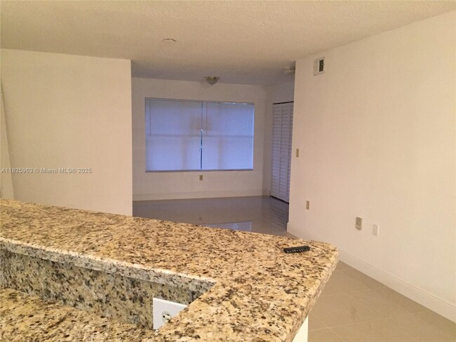 13090 Vista Isles Dr in Sunrise, FL - Building Photo - Building Photo