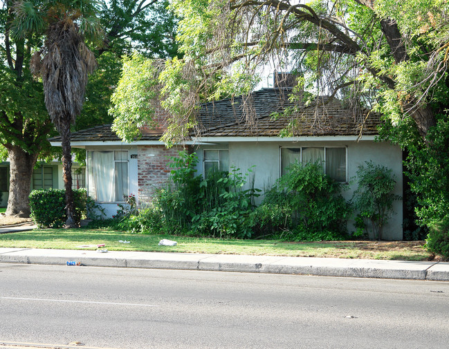 3498-3510 E Clinton Ave in Fresno, CA - Building Photo - Building Photo