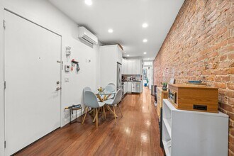 342 7th St in Jersey City, NJ - Building Photo - Building Photo