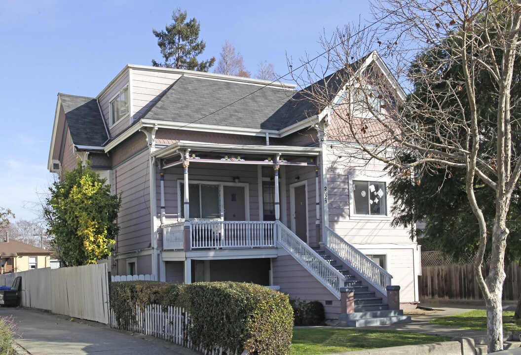 2021 San Antonio Ave in Alameda, CA - Foto de edificio