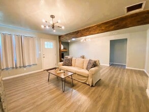 1100 Elmhurst St in Moore, OK - Building Photo - Building Photo