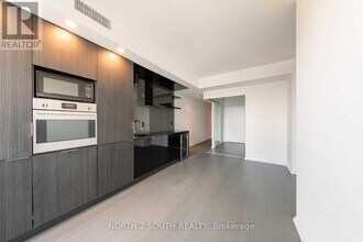 70 Temperance St in Toronto, ON - Building Photo - Building Photo