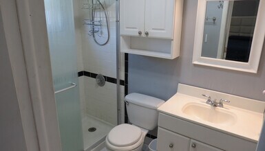 2131 N Ocean Blvd, Unit 11 in Fort Lauderdale, FL - Building Photo - Building Photo