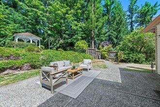 16909 NE 37th Pl in Bellevue, WA - Building Photo - Building Photo