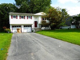 29 Dorothy Dr in Monroe, NY - Building Photo