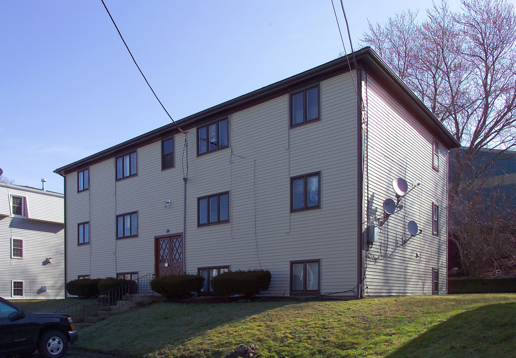 124 Ash St in Fall River, MA - Foto de edificio