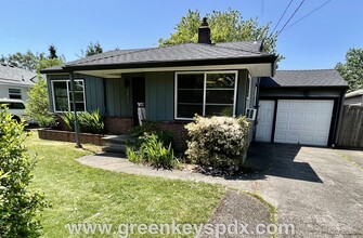 3403 NE 58th Ave in Portland, OR - Building Photo - Building Photo