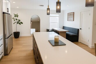 2305 Fair Oaks Dr in Austin, TX - Building Photo - Building Photo