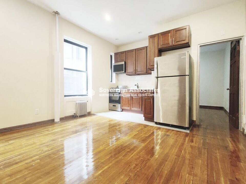 240 W 104th St in New York, NY - Building Photo