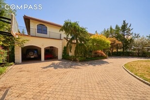 3411 Country Club Rd in Bronx, NY - Building Photo