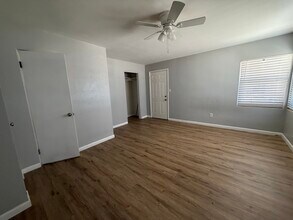 1557 S Clara Ave in DeLand, FL - Foto de edificio - Building Photo