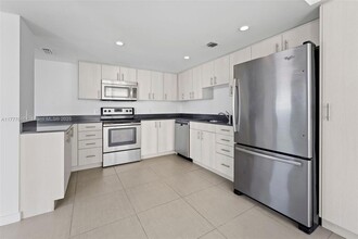 910 West Ave, Unit 1138 in Miami Beach, FL - Building Photo - Building Photo