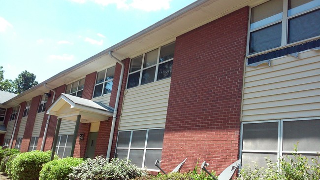 Spring Terrace Apartments in Decatur, GA - Foto de edificio - Building Photo