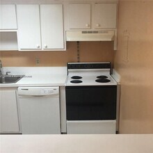802 NW 87th Ave in Miami, FL - Building Photo - Building Photo