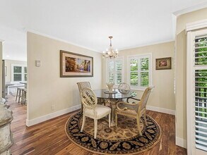 9901 NE 4th St in Bellevue, WA - Building Photo - Building Photo