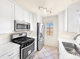 10361 Azuaga St in San Diego, CA - Building Photo