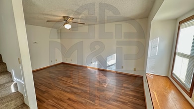 130 W 10th St in Newton, KS - Building Photo - Building Photo